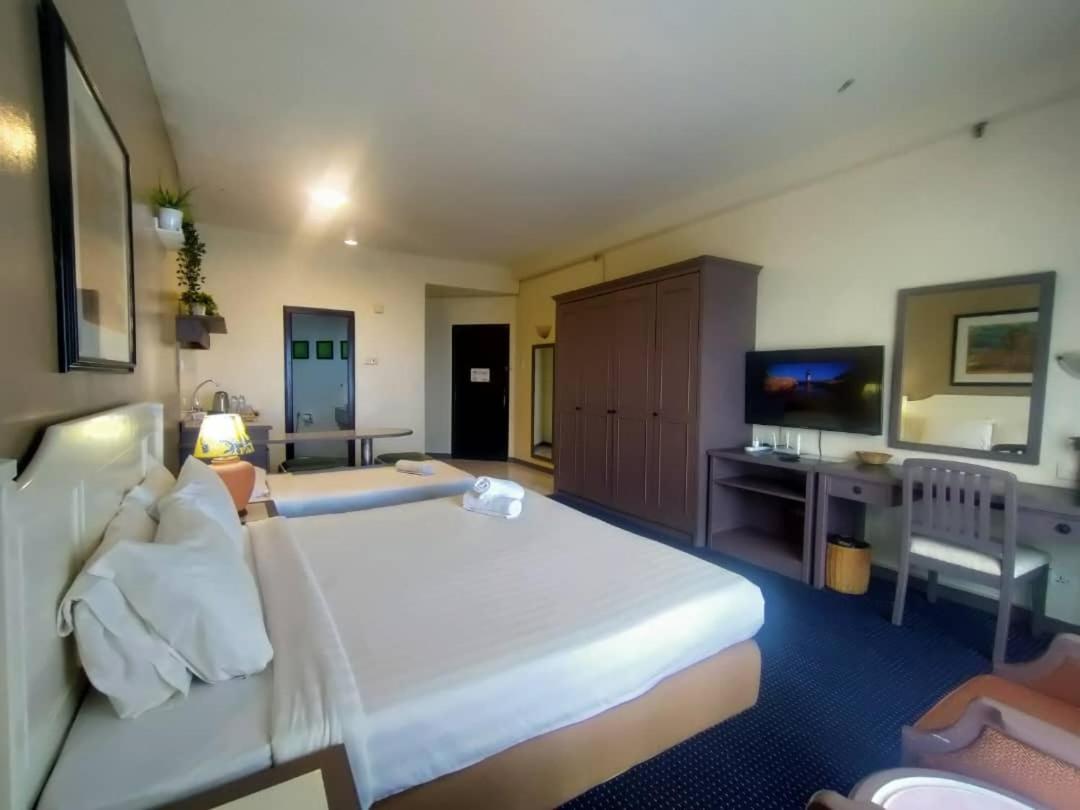 17 Jazz Sweet Beachfront Apartment